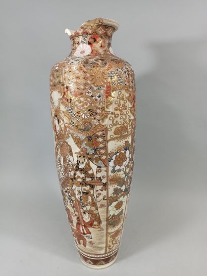 null JAPON - Fin XIXème siècle

Paire de grands vases en Satsuma

H.: 63 cm

Accidents...