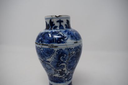 null CHINA - 20th century.

Small baluster vase with white and blue flowers.

Chip...