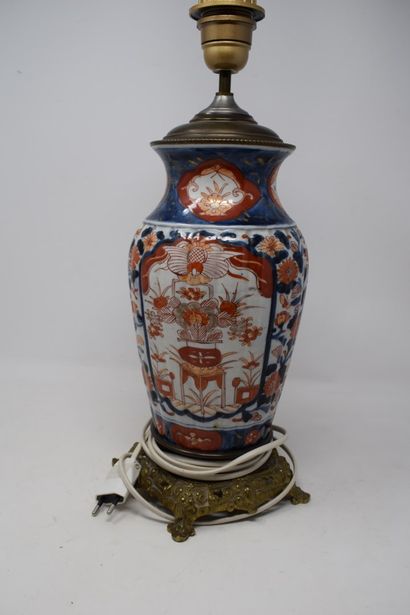null IMARI

Lot of objects including a pair of octagonal vases and 1 vase mounted...