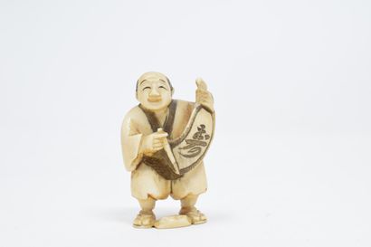 null JAPAN - 20th century

Ivory netsuke carved with a man with calligraphy paper...