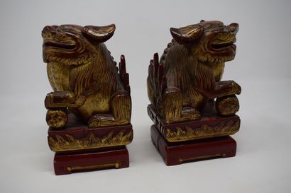 null CHINE, Ningbo - Début XXème siècle

Eléments de décor mobilier en bois sculpté...