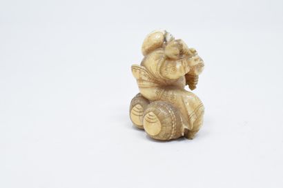 null JAPAN - 20th century

Ivory netsuke carved with a man with a mallet sitting...
