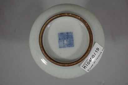 null CHINA, 20th century

Celadon glazed porcelain incense stick holder.

Apocryphal...