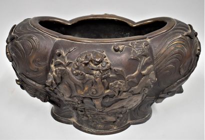 null CHINA - Early 20th century

A four-lobed bronze pot cover with flying buffaloes,...