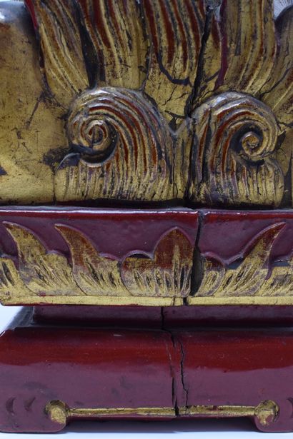 null CHINA, Ningbo - Early 20th century

Red lacquered and gilded wood furniture...