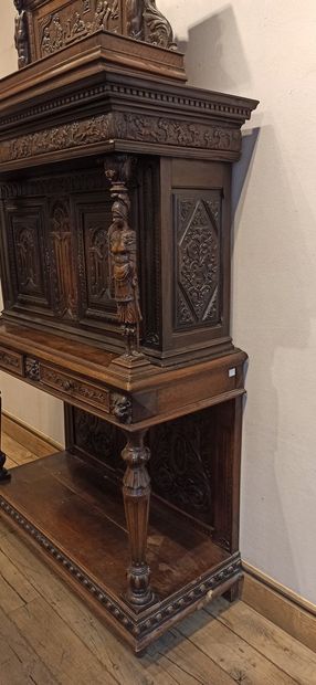 null Dresser in natural wood carved in the lower part of a decoration of scrolls,...