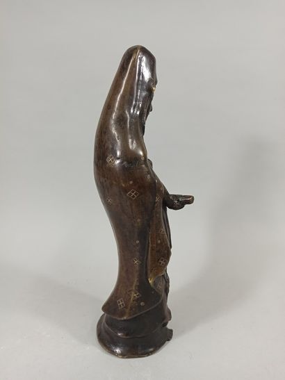 null JAPAN

Guanine in bronze with a medal patina holding a scroll in her hands.

H.:...