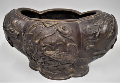 null CHINA - Early 20th century

A four-lobed bronze pot cover with flying buffaloes,...