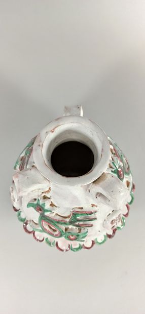 null CALLIS (1946 -1952)

Vase with birds decoration.

Vallauris clay, handwritten...