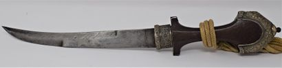 null Koumya composed of a silver scabbard (800/1000) with rich decoration of floral...