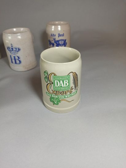 null German work of the XXth century,

Set of 7 glazed ceramic advertising beer mugs.



We...
