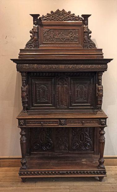 null Dresser in natural wood carved in the lower part of a decoration of scrolls,...