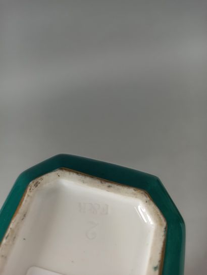 null Green porcelain teapot with gilded fillet, restorations