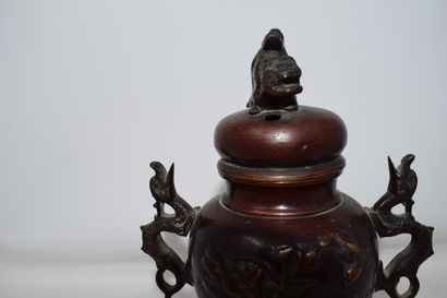 null CHINA - Late 19th/early 20th century.

Bronze incense burner, the lid in the...