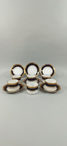 null PORCELAIN TEA SERVICE. 

Composed of six cups, round shape, with saucer, decorated...