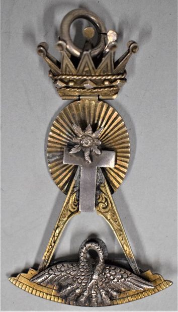 null Rose Croix knight jewel.

Nice little model. 

Silver and vermeil

H. 6.3 cm...
