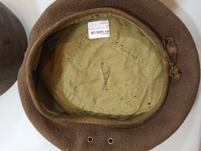 null Lot of three American headgear: Two caps model troop in wool olive drape with...
