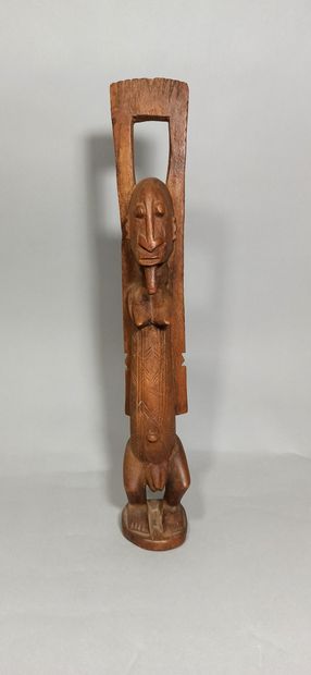 null Statue Dogon aux bras levés, circa 1960.

H.: 66 cm