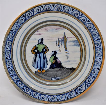 null QUIMPER

Earthenware plate with the titled decoration "The return", the wing...