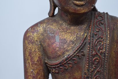 null THAILAND - 20th century.

Lacquered and gilded wood Buddha.

H. 50cm.

Wear...
