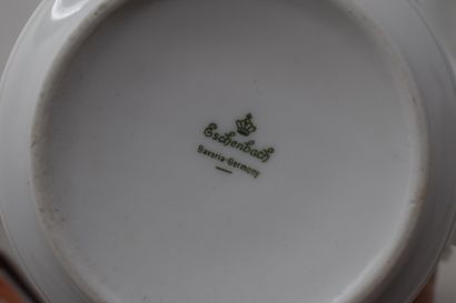 null Service à thé en porcelaine à décor stylisé, il comprend : une théière, un sucrier,...