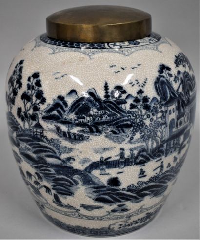 null China 20th century.

Large ginger pot with cracked bottom in porcelain, lithographed...