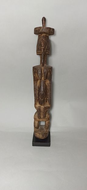 null DOGON statuette, Mali

Brown patina, crusty in places. Circa 1950.

Height :...