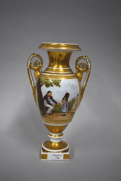 null Paris 19th century 

Porcelain vase of Médicis form with decoration of a grognard...