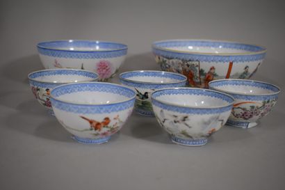 null CHINA, 20th century

Set of seven porcelain bowls with polychrome enamel decoration...