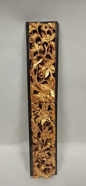 null South CHINA, Ningpo, 19th century.

Set of three carved wood panels with flowers,...