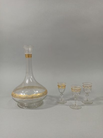 null LIQUOR SERVICE.

Composed of a crystal decanter (missing its stopper) and three...
