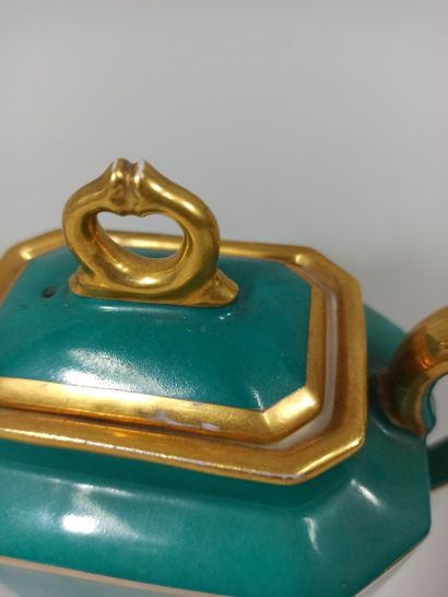 null Green porcelain teapot with gilded fillet, restorations