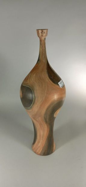 null AGARD Jules (1905 -1986)

Vase sculpture de femme.

Terre de Vallauris, signature...