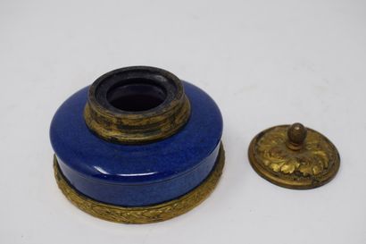 null MILET Paul (1870-1950) in Sevres.

Inkwell in blue porcelain, bronze frame decorated...