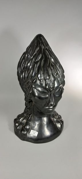 null MARAIS Jean (1913 -1998)

Sculpture of women's heads.

White clay, signature...