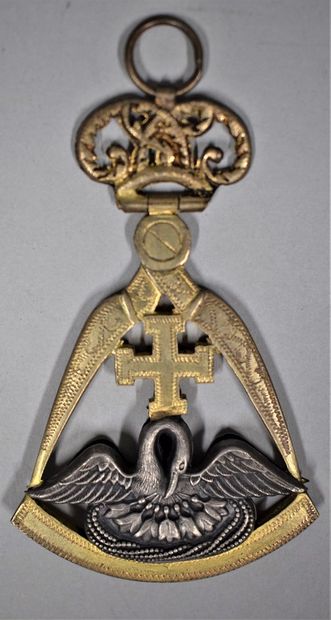 null Jewel of knight Rose Cross.

Pelican with a cross pattée.

H. 8.8 cm - L. 5...