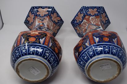 null IMARI

Lot of objects including a pair of octagonal vases and 1 vase mounted...