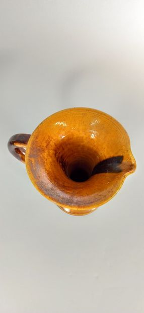 null OLD VALLAURIS - Au

Pitcher.

Vallauris clay, stamped under the piece.

Height....