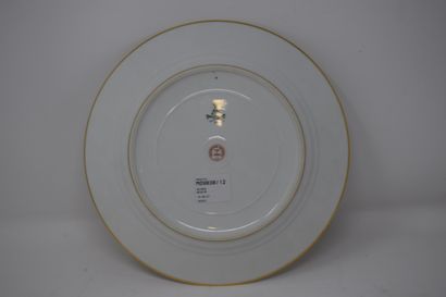 null SEVRES 

Plate in white porcelain, the wing decorated with a plant frieze in...