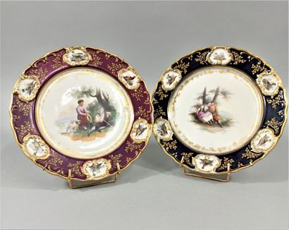 null PAIR OF PORCELAIN PLATES. 

Round shape, with a central decoration of a romantic...