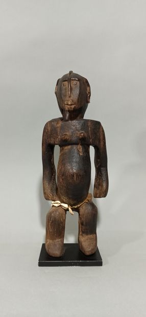 null BAMANA Statuette, Mali 

Beautiful statue with a sooty patina, some old erosions....
