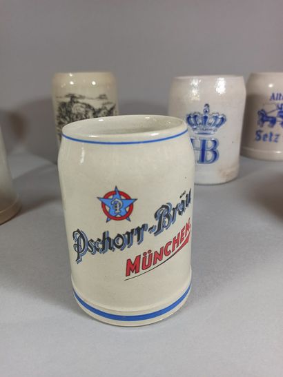 null German work of the XXth century,

Set of 7 glazed ceramic advertising beer mugs.



We...