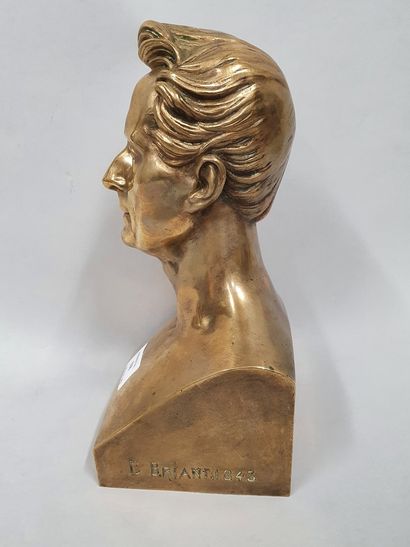  BRIANT L (XIXème siècle) 
Portrait de Lamartine, 1843 
Bronze à patine doré, titré...