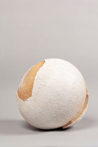  TULLIO Anita, 1935-2014 
Eggshell Sphere 
Sculpture in cracked terracotta (minor...