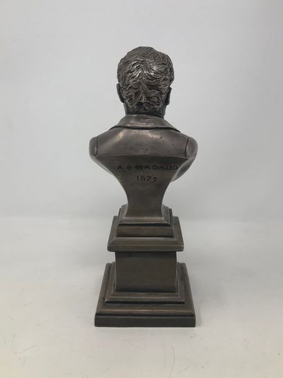  NADAUD Auguste Bonnetaud (1835-1889) 
Buste de Victor Hugo, 1879 
Bronze à patine...