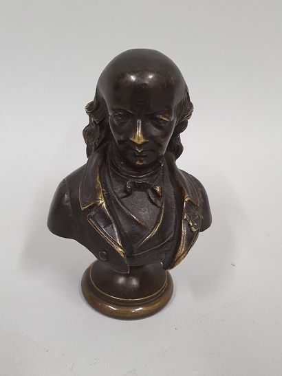  ANONYME 
Buste de Benjamin Constant 
Petit buste en bronze à patine brune sur piedouche...
