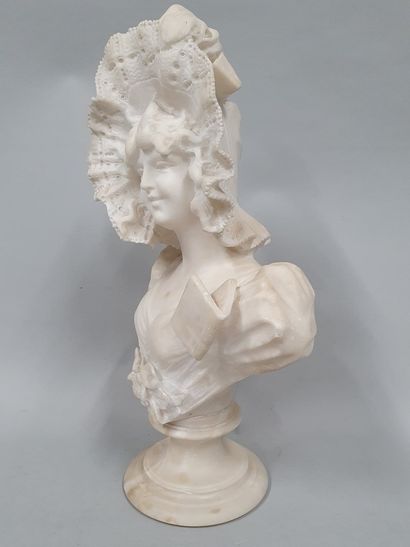 null LAPINI C (XIX-XX)

Young woman with hat, Firenze, 1901,

white marble bust on...