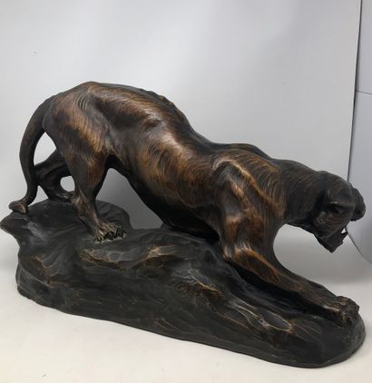 null CARTIER Thomas François (1879-1943)

Lioness attacking on a rock. 

Terra cotta...