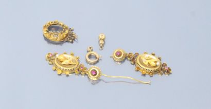 null 18k (750) yellow gold: jewellery elements set with small baroque pearls and...