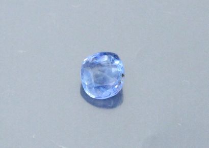 null Cushion sapphire on paper. 

Ceylon, unheated. 

weight : approx. 1.00 ct.
